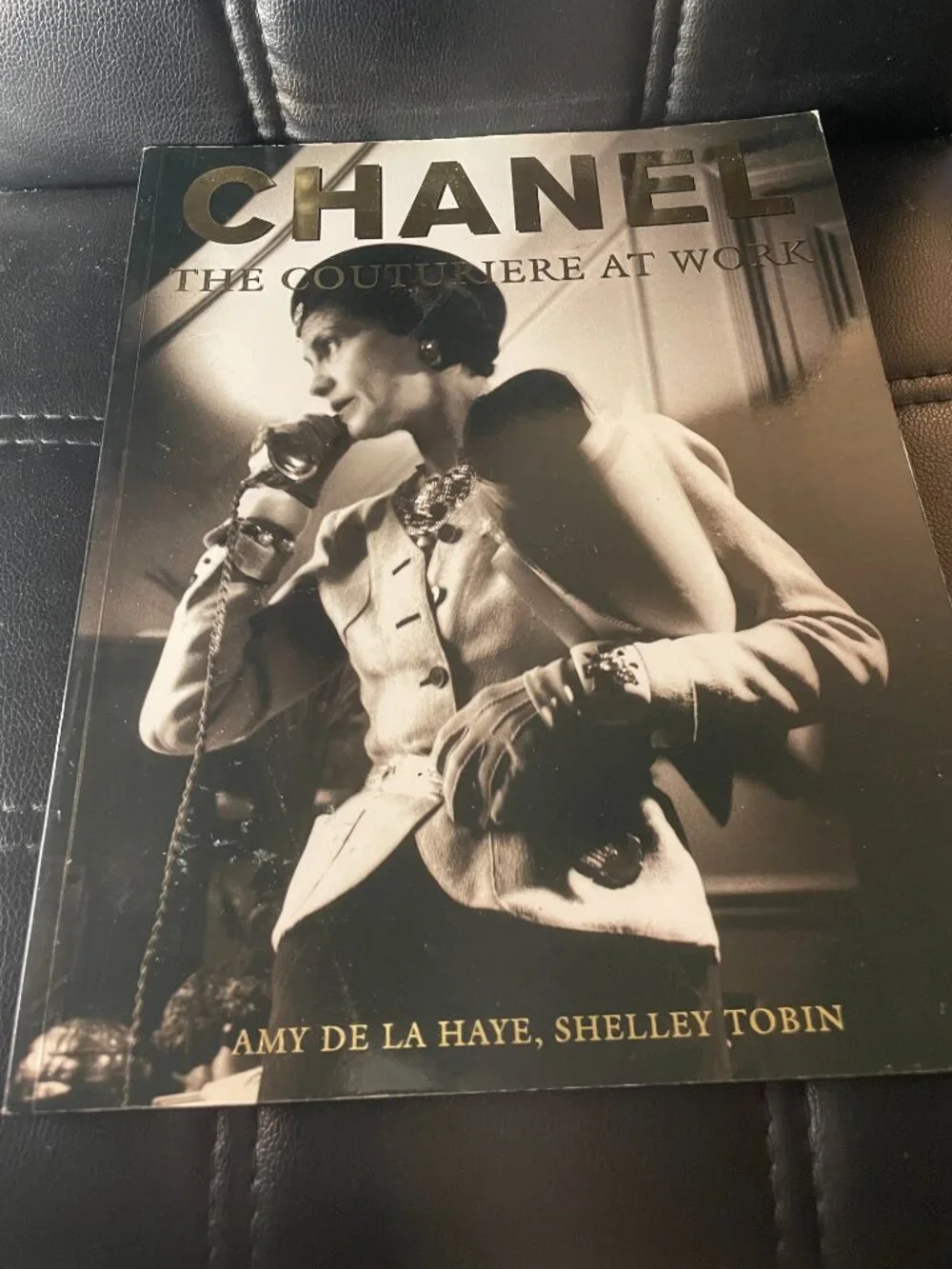 Chanel: Couturiere at Work Paperback